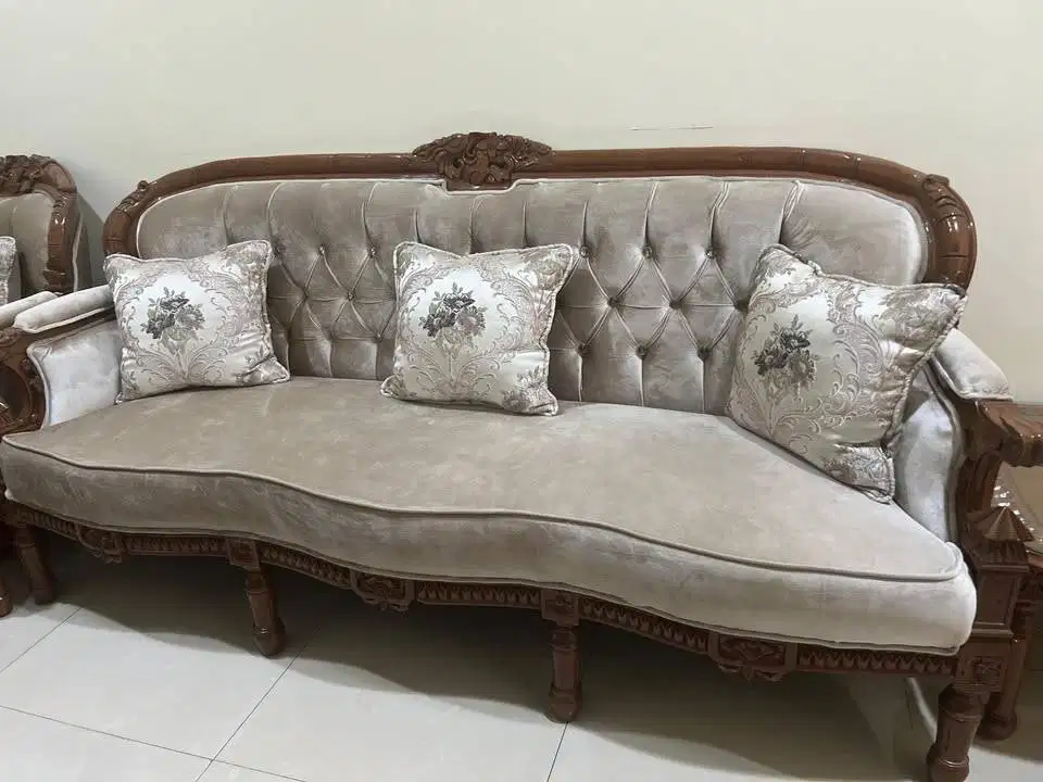 Satu Set Sofa Klasik Ukiran Jati Mewah