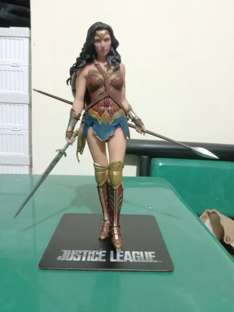 Kotobukiya wonder woman dan Superman