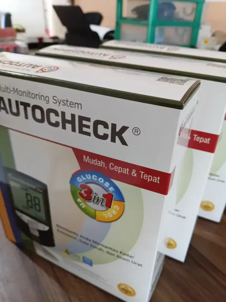 Alat pemeriksaan gula darah, kolesterol, asam urat