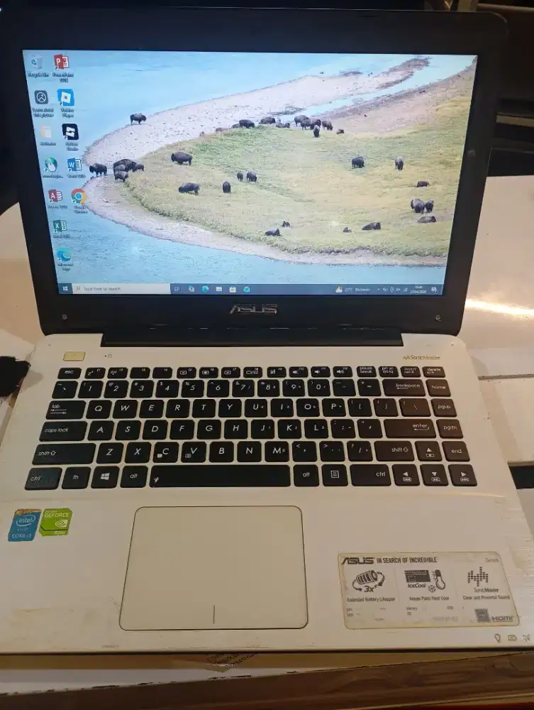 ASUS A455L i3 Ram 10 SSD 256 HDD 512 NVDIA GeForce 820M