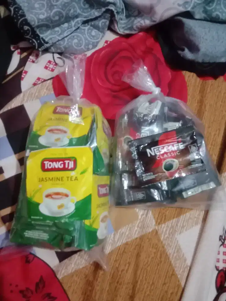 Teh saset tong dji dan nescafe classic