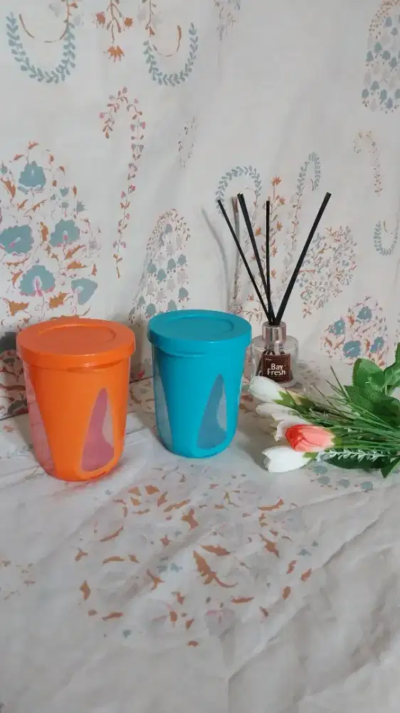 Tupperware Gelas Warna – Wadah Minum + Tutup Praktis Awet Multifungsi