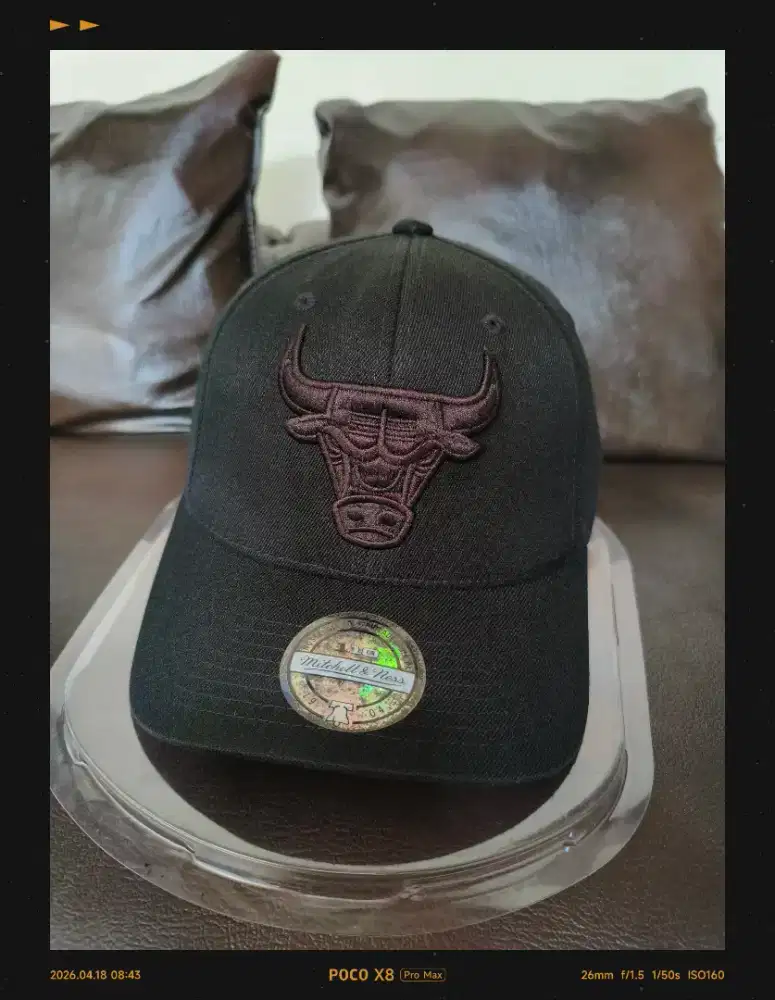 Topi mitchell & ness x NBA logo banteng