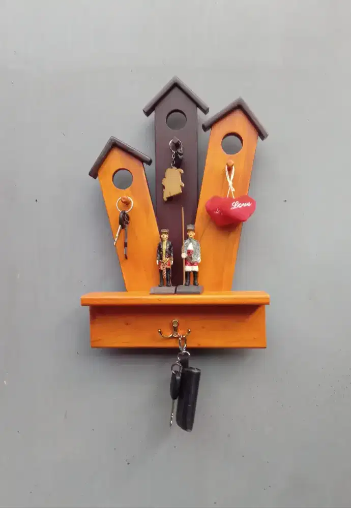 Gantungan kunci. Tempat gantung kunci. Kapstok.