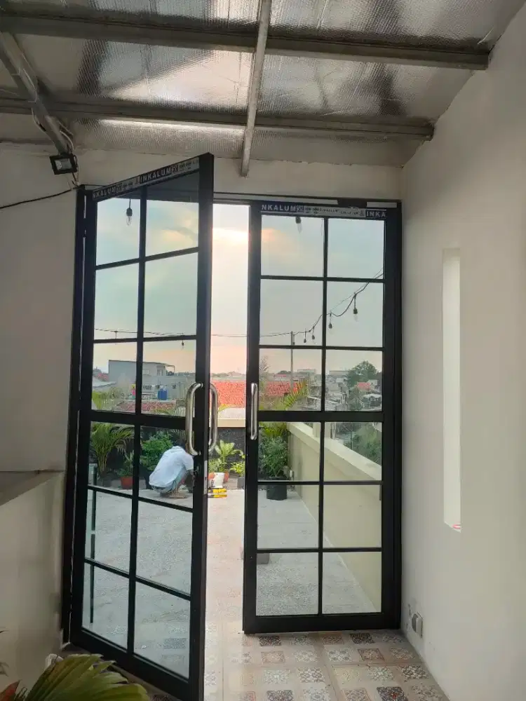 Kusen aluminium pintu aluminium partisi aluminium kaca