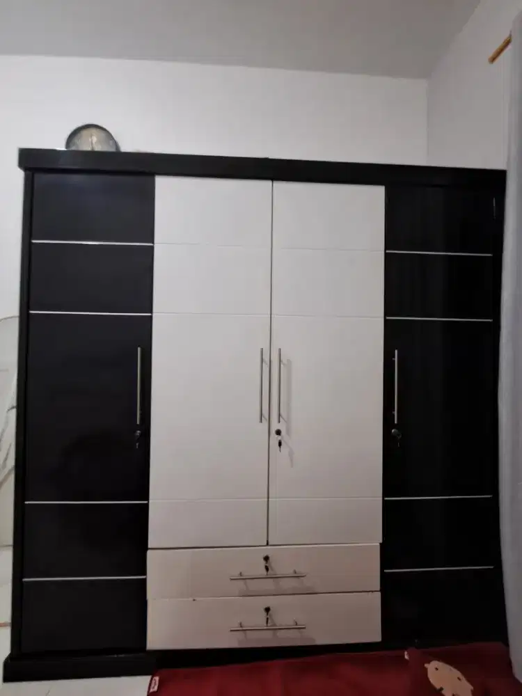 Lemari Pakaian 4 Pintu
