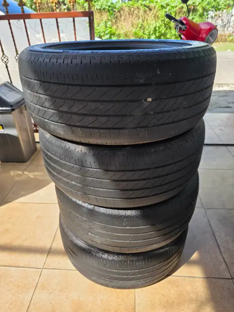 Dijual ban 235 50 R18 Bridgestone 1 set