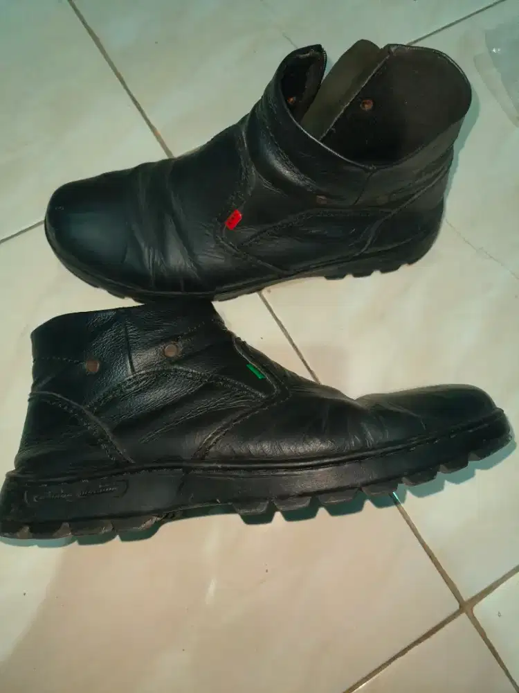 Harga 2 Sepatu formal uk.43