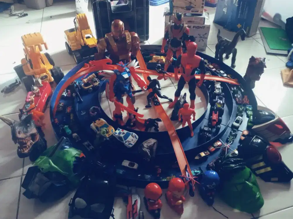 Jalanan Tamiya set aneka mainan mobil hotwhellz, dan lain2