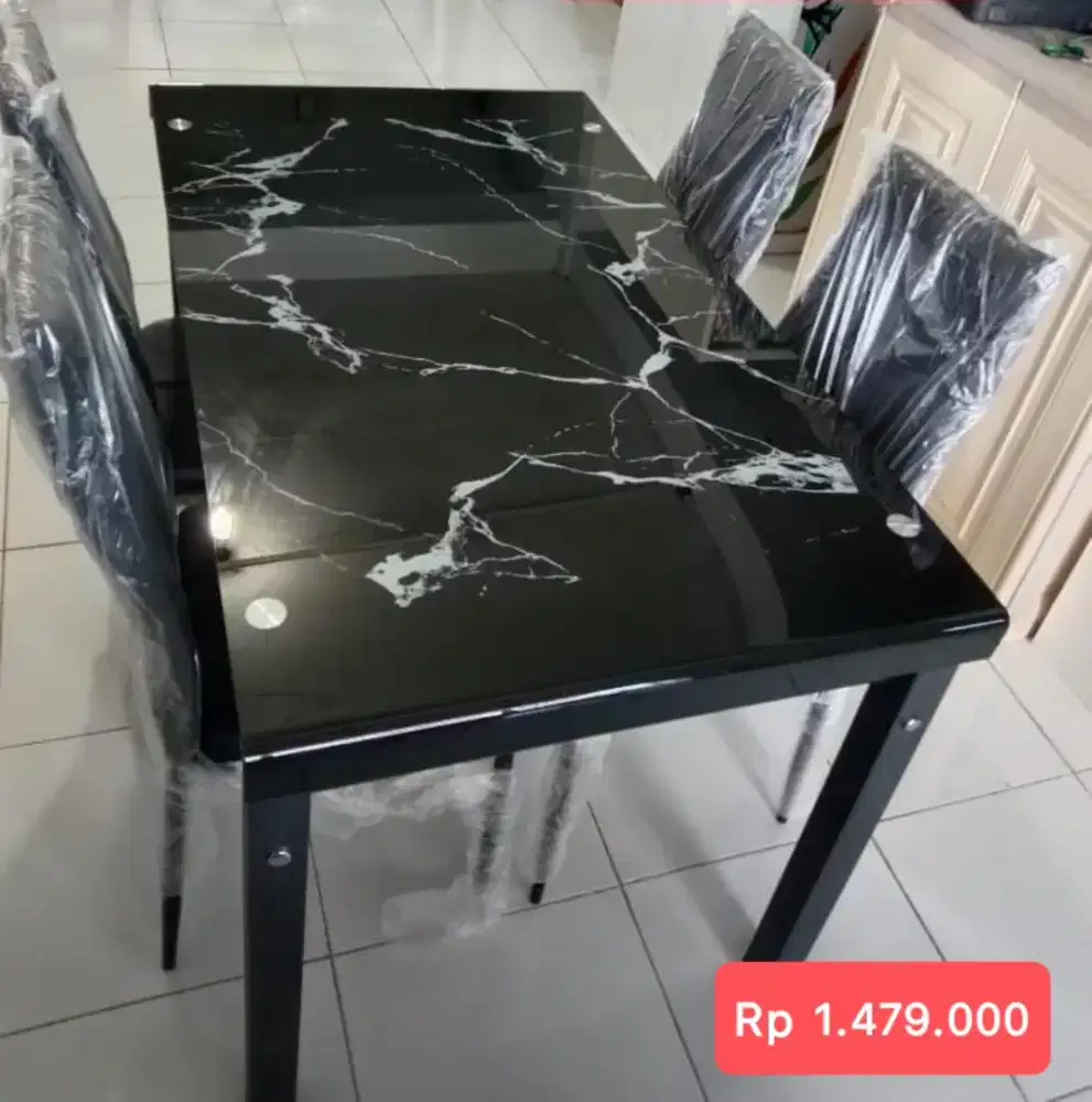 Set meja makan minimalis 4kursi Murah Area Jogja(dwi)