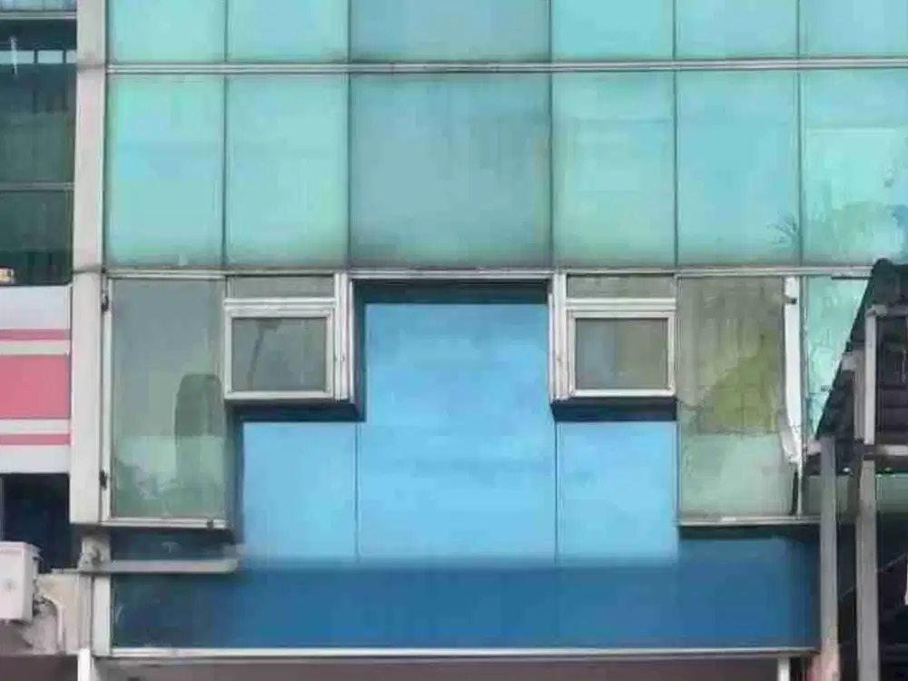 RUKO STRATEGIS 3 LANTAI DI PASAR KEMIS, LT 75 LB 225