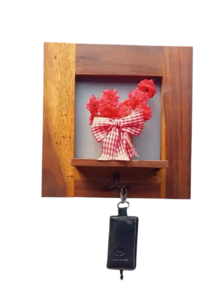 Gantungan kunci. Hiasan dinding.