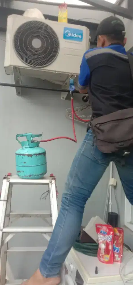 Jasa perbaikan ac service ac tambah freon dan bongkar pasang ac