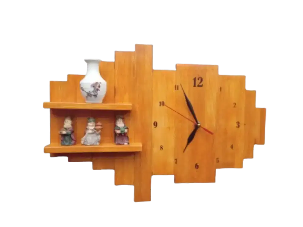 Jam dinding kayu. Hiasan dinding.