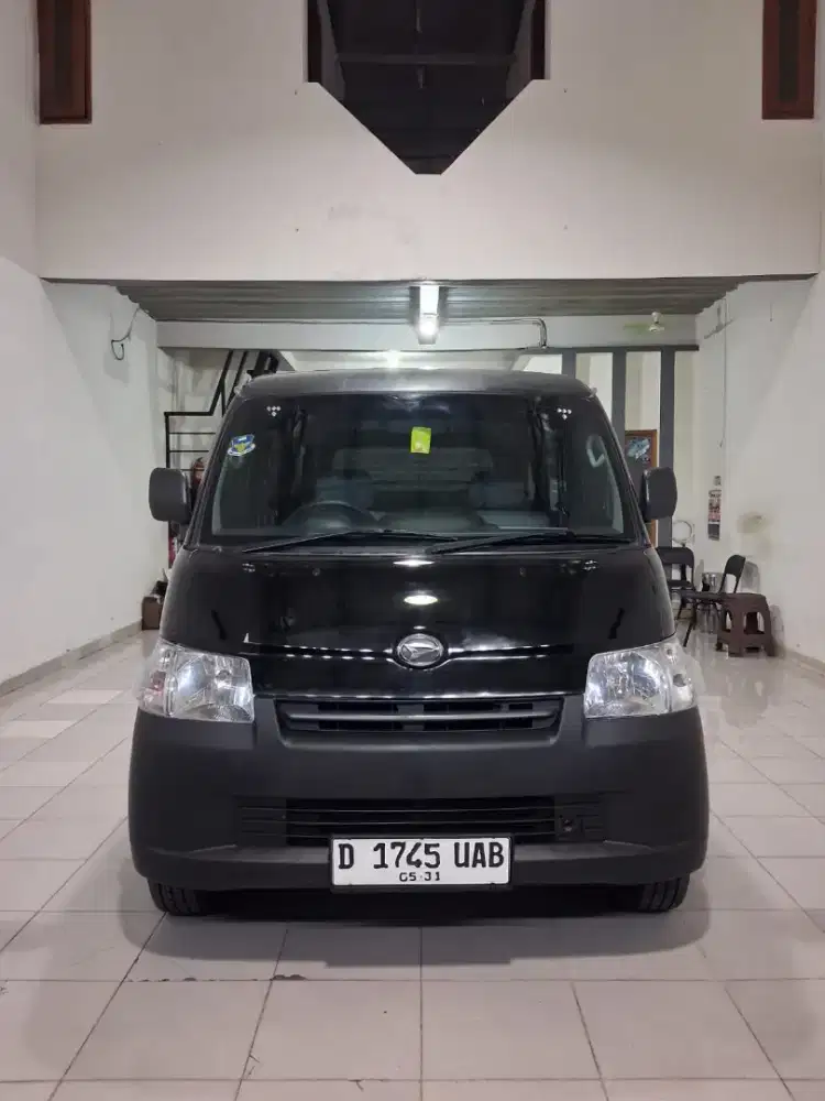 Bismillah numpang jual grend max minibus th 2016.no.D.hitam