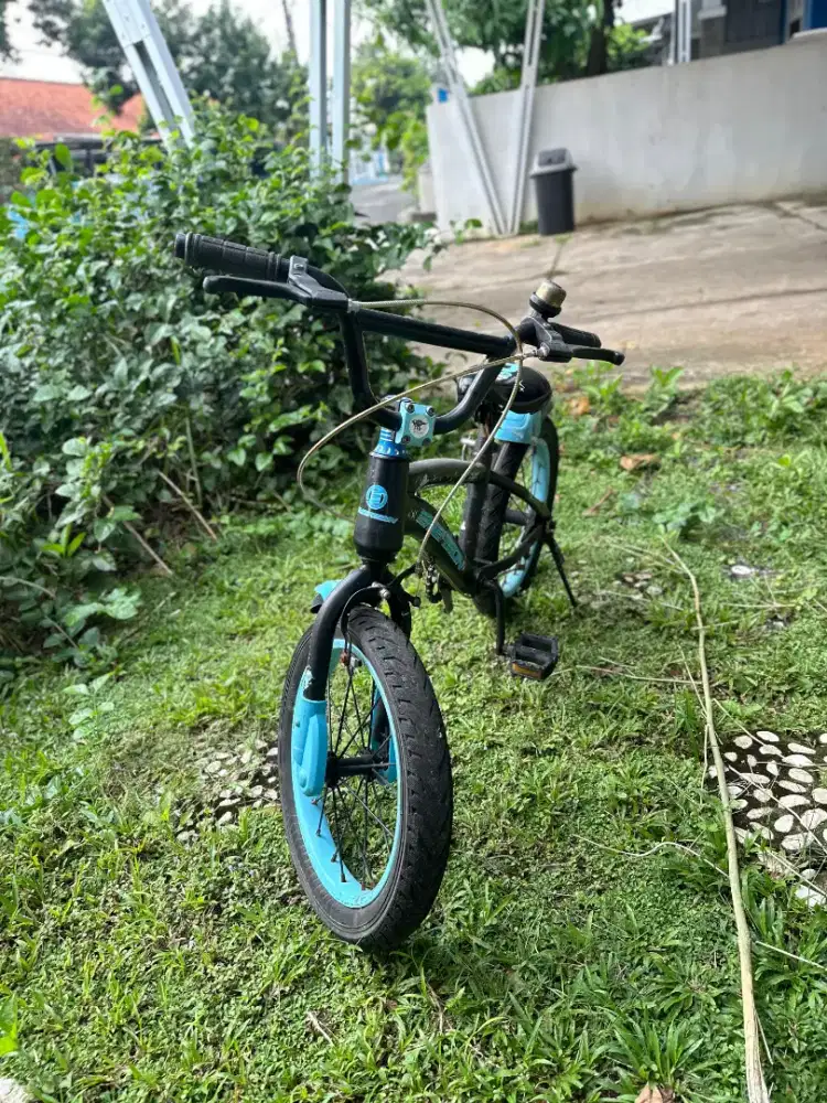 Speda BMX Anak merk Everson ukuran 18 Inci warna Hitam Biru. Siap pkai