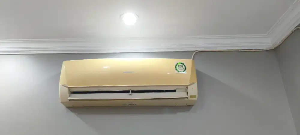 AC Sharp r32 made in thailand