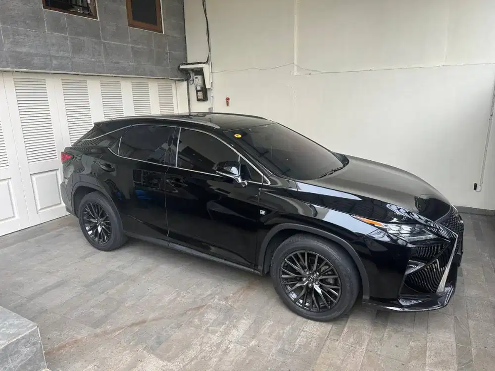 Jual MURAH Mobil Lexus RX-300 Sport 4x2 Tahun 2019 Warna Hitam Bensin