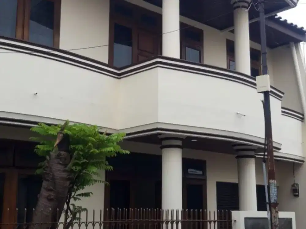 DIJUAL Rumah 2 lantai SHM dekat Pondok Gede Plaza