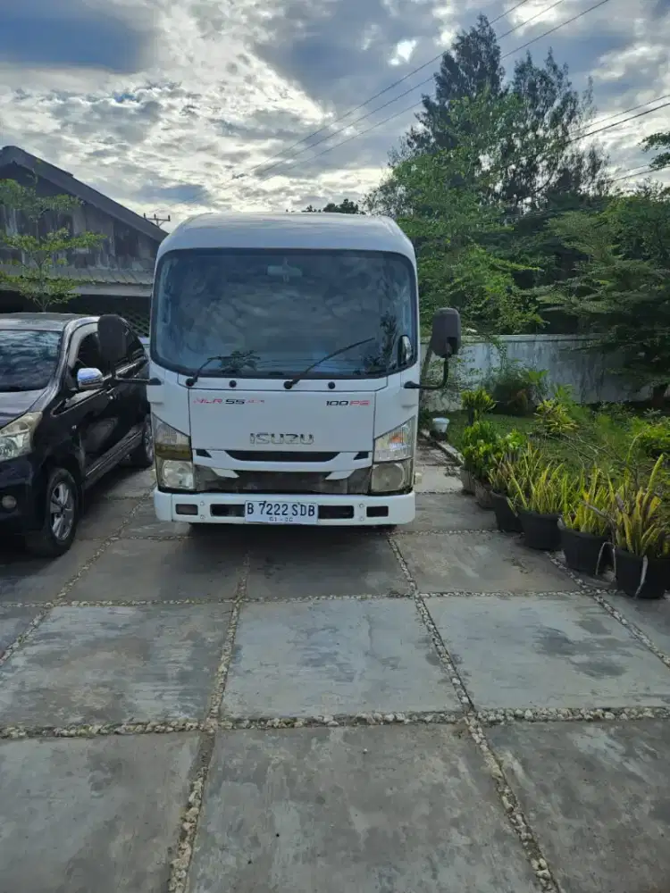 Isuzu ELF NLR 55
