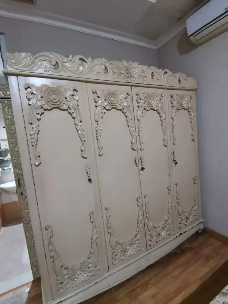 Lemari besar 4 pintu Kayu Jati Asli