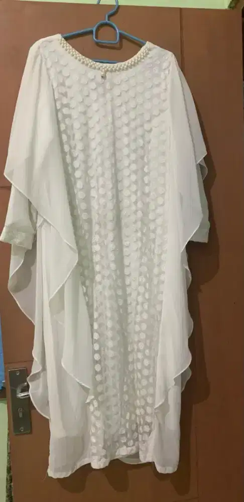 Baju muslim warna putih