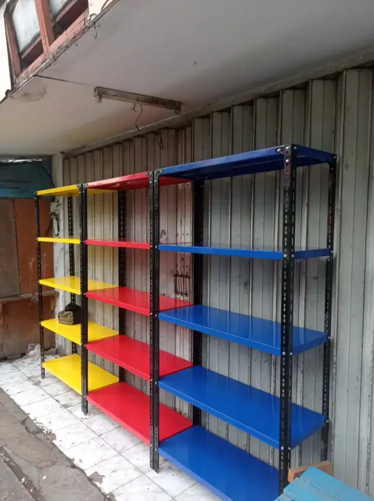 Rak besi rak siku lubang