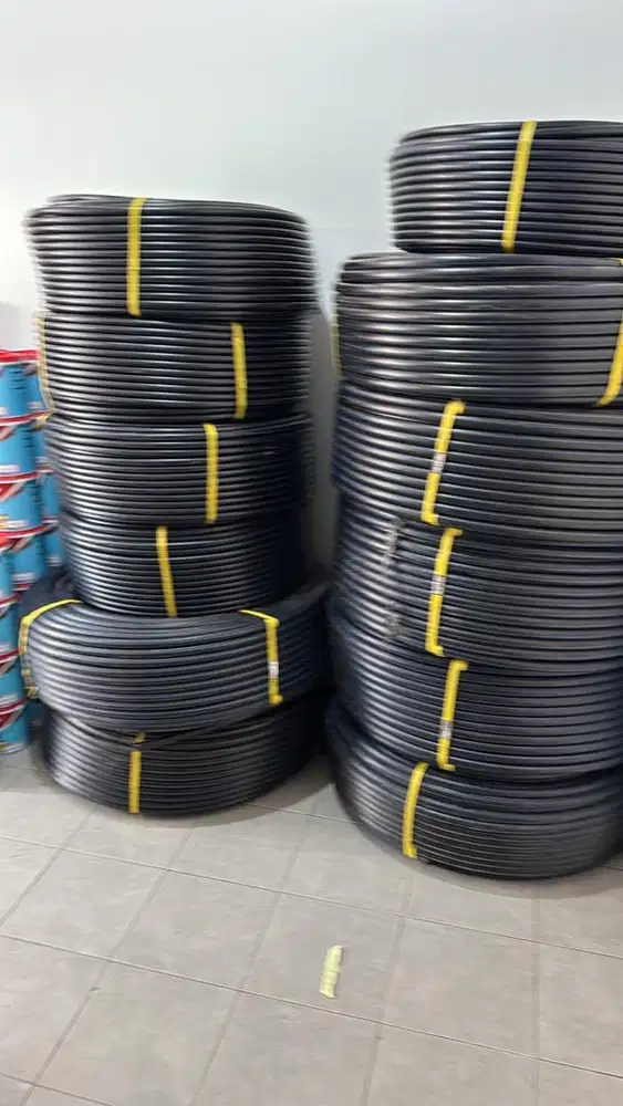 Di butuhkan Pelayan Toko dan Art(bisa ngurus newborn)