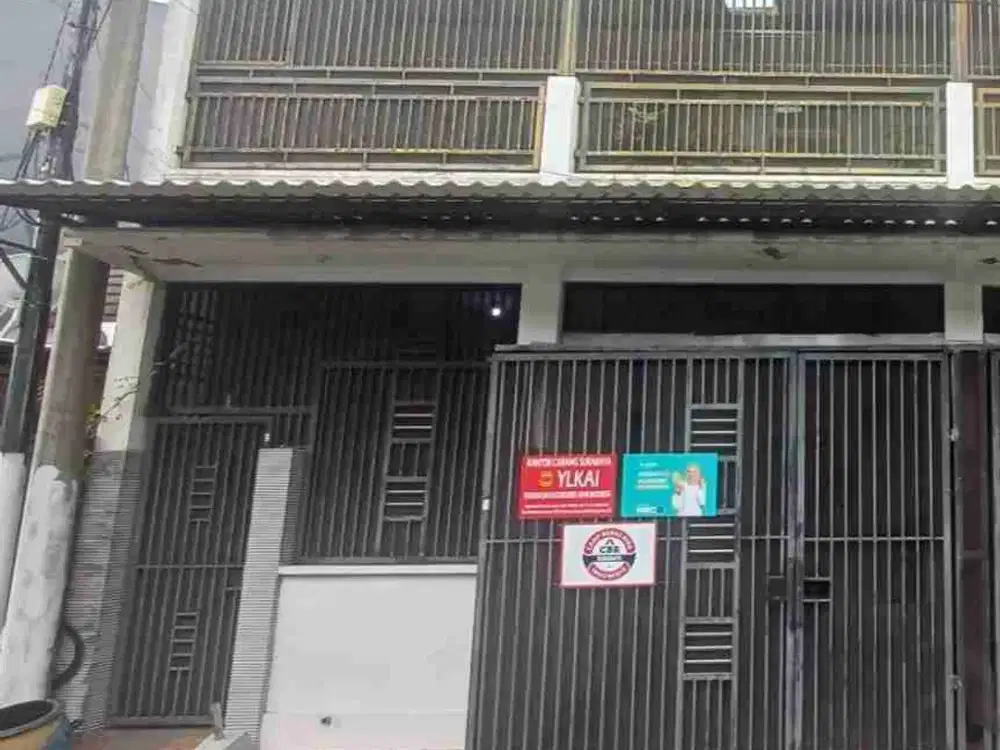 Dijual murah via lelang rumah 2 lantai di Legian purimas gununganyar Surabaya