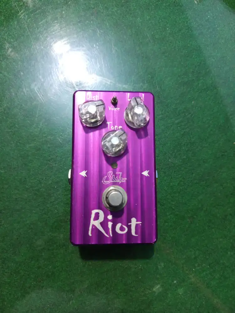 Efek gitar Suhr Riot