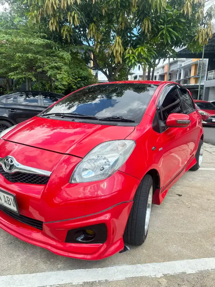 Toyota yaris e matik 2010