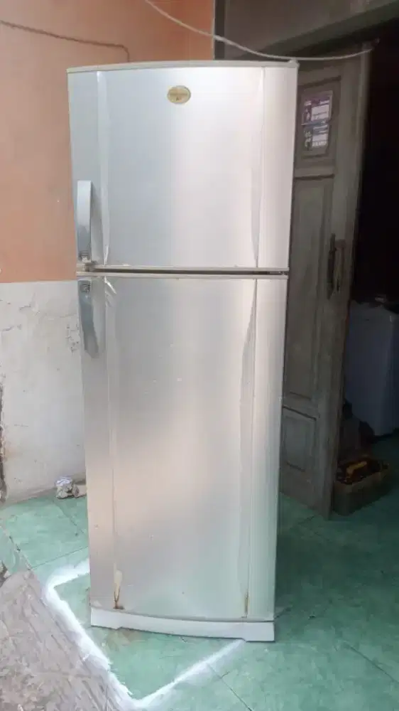 Kulkas jumbo elextrolux 2 pintu