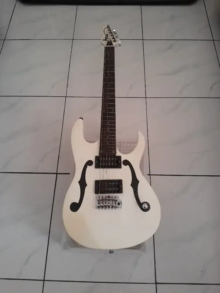 gitar listrik ibanez pgm ,bukan drum piano bas ampli updown efek gitar