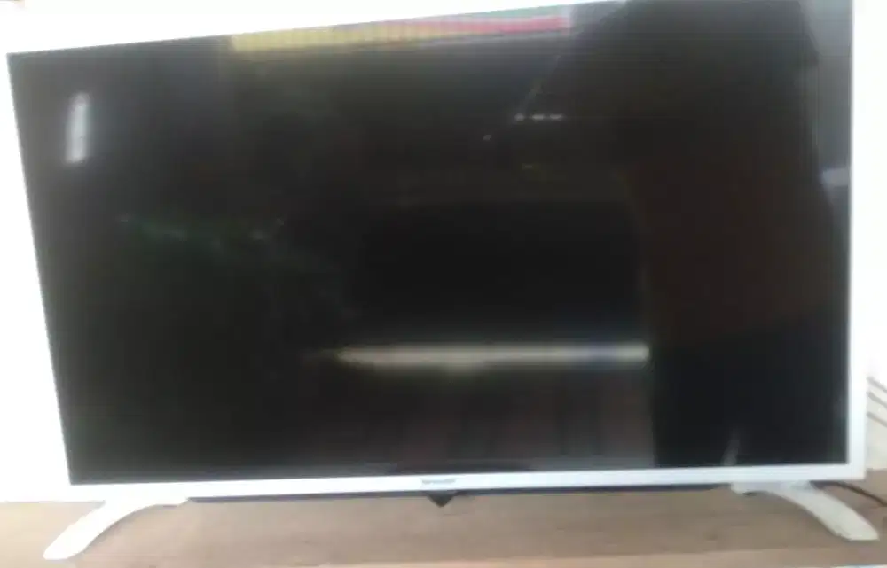 Tv LED SHARP 32 inci warna putih bersih & mulus, Masih analog. Normal