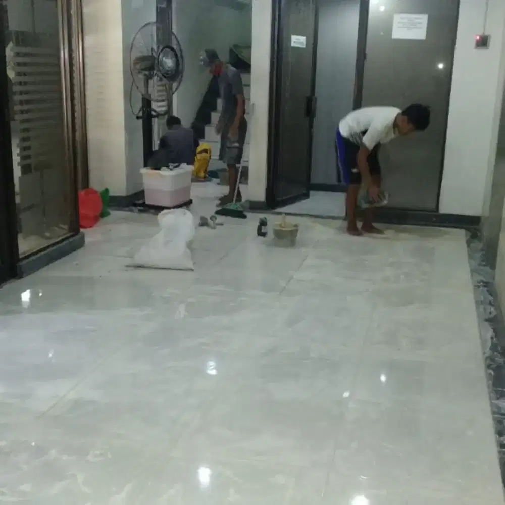 Tukang Pasang Granit, Marmer, Quadra. Kontraktor Bangun Rumah Mewah