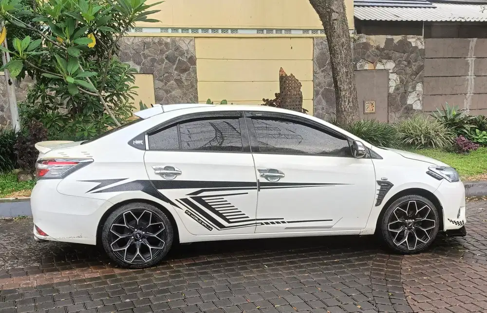 Toyota Limo 2015 Bensin