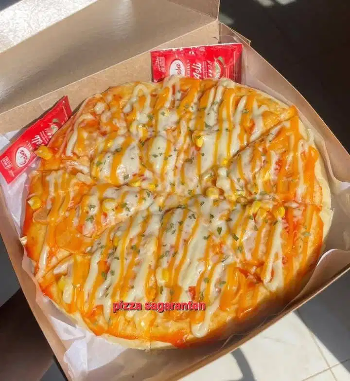 Pizza asli lokal di sagaranten