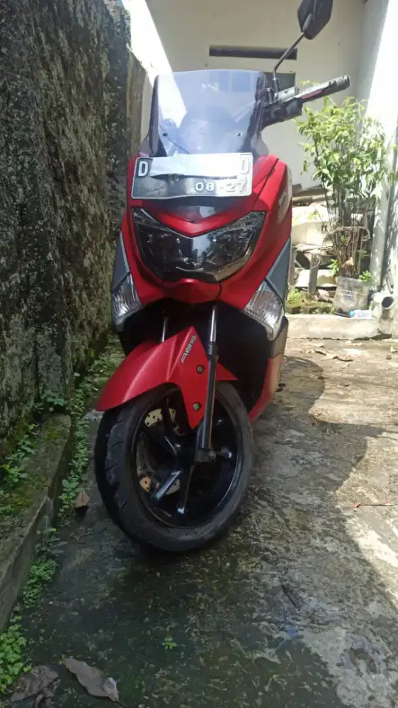 Yamaha NMax. ABS