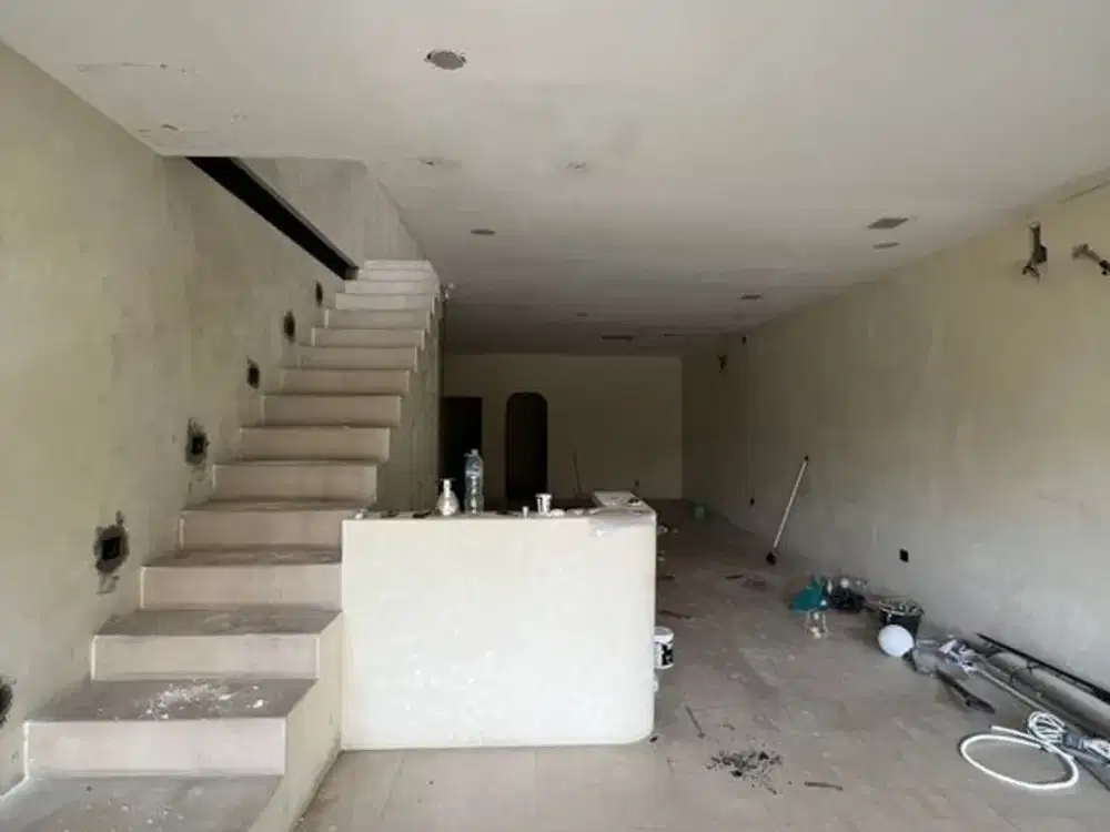 Strategic 2 Floor Commercial Shop For Rent In Canggu Area