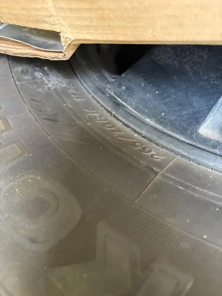 Ban mobil R16. 265 70 R16