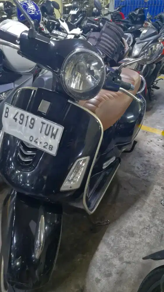 Vespa GTS i-get 150 2018 - Siap Pakai, Mesin Halus