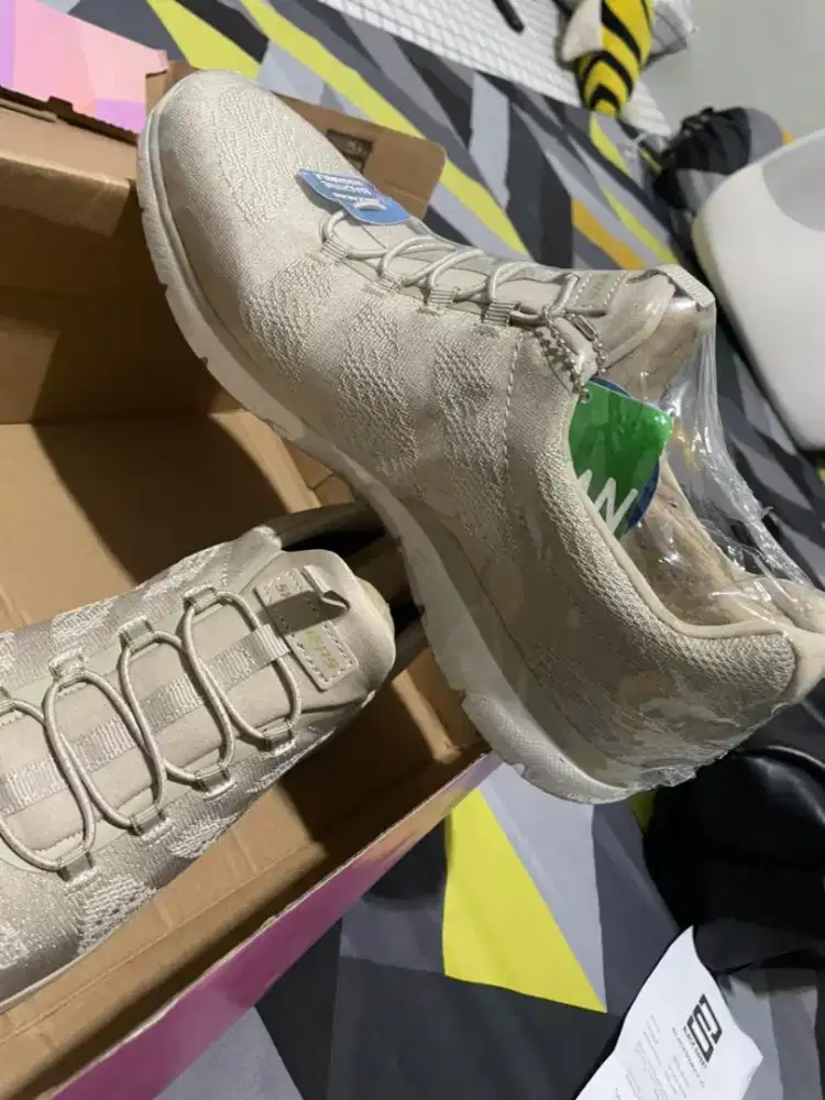 Sepatu skechers virtue taupe women