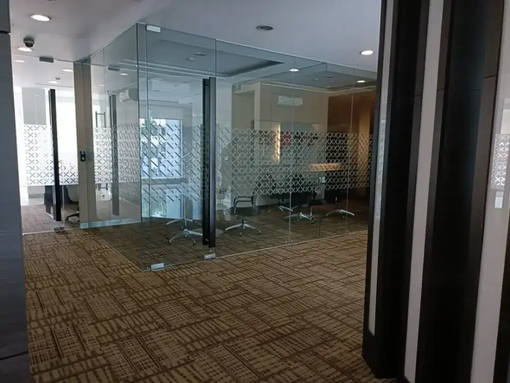 Disewakan gedung 3lt. 700m2 Jl. Ir. H. Juanda