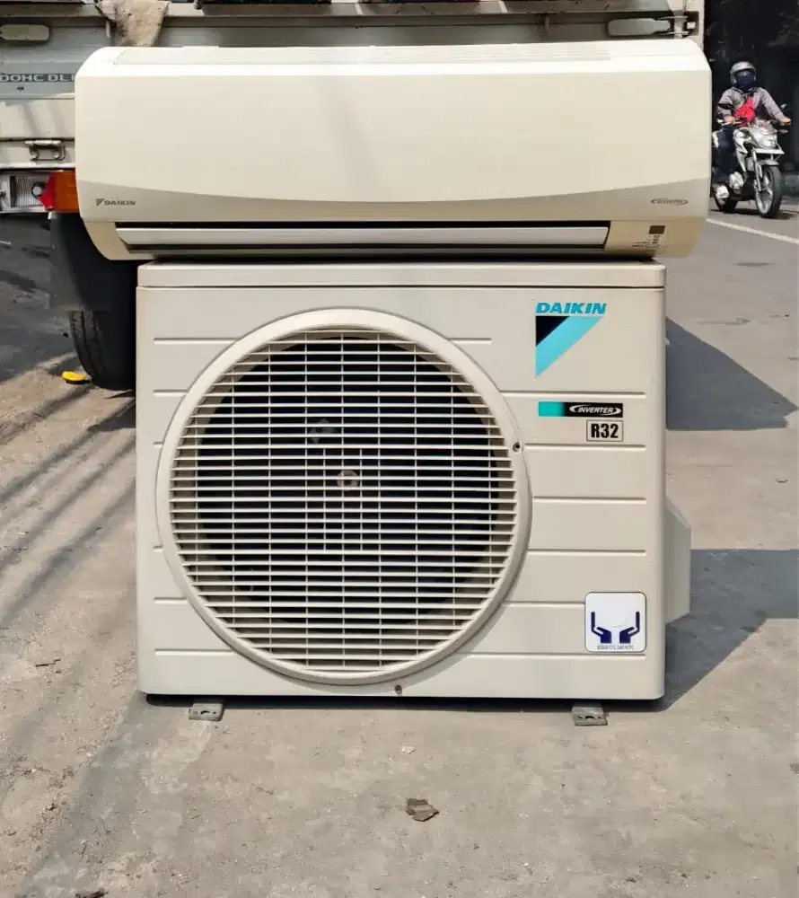 AC Daikin Inverter 1,5 PK R 32 second + pasang