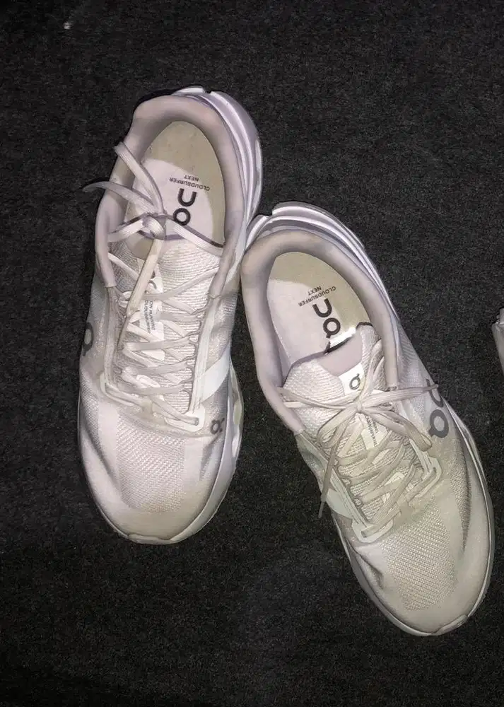 Sale On Cloud white size 44