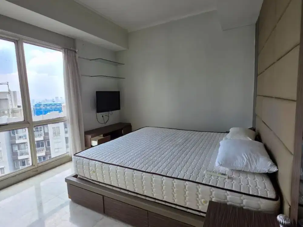 Disewakan Apartemen Royal Mediterania Garden Full Furnished Lantai Tinggi