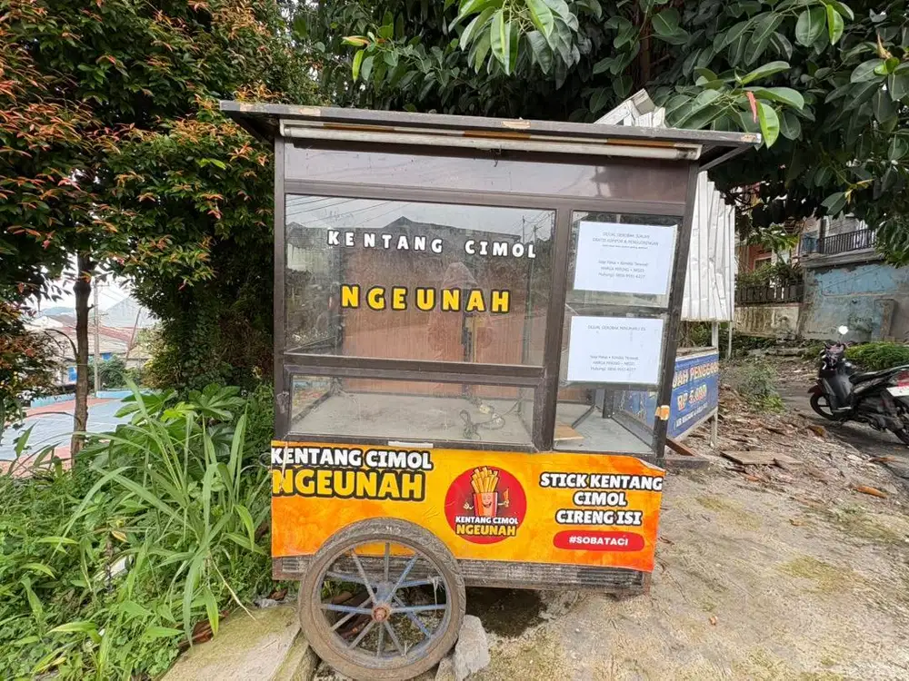 Gerobak cimol, kentang goreng, gorengan