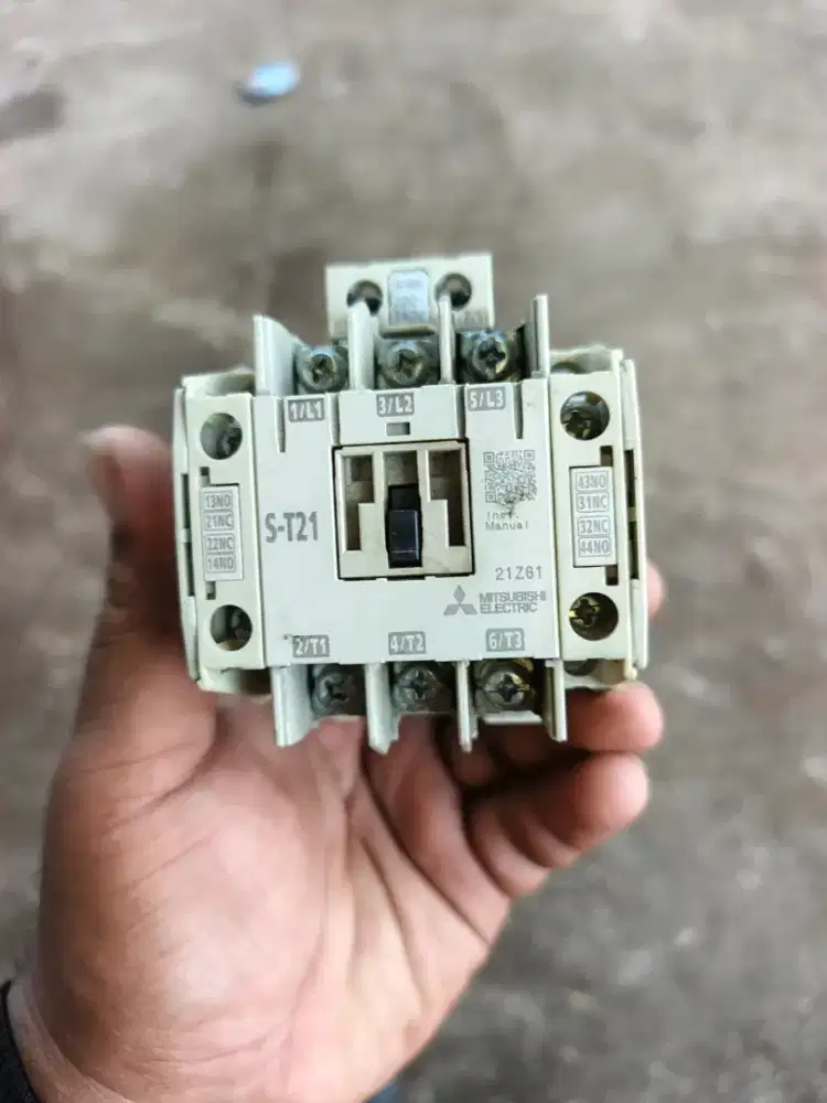 Kontaktor Mitsubishi S-T21