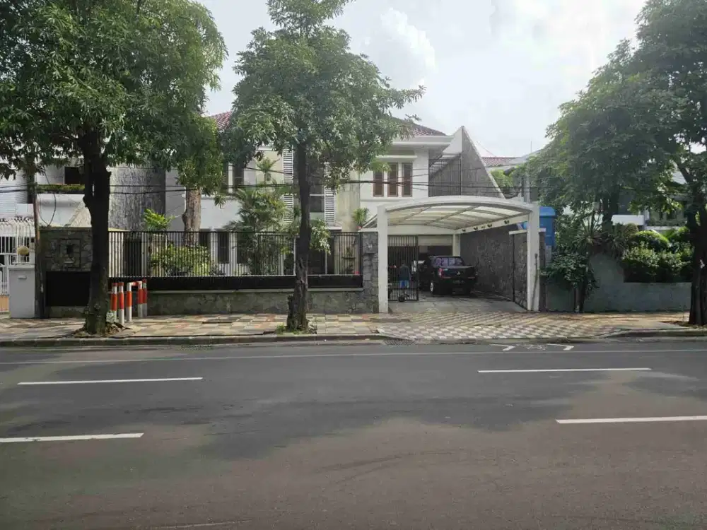 Dijual murah via lelang rumah mewah di raya Kertajaya indah 60 Surabaya