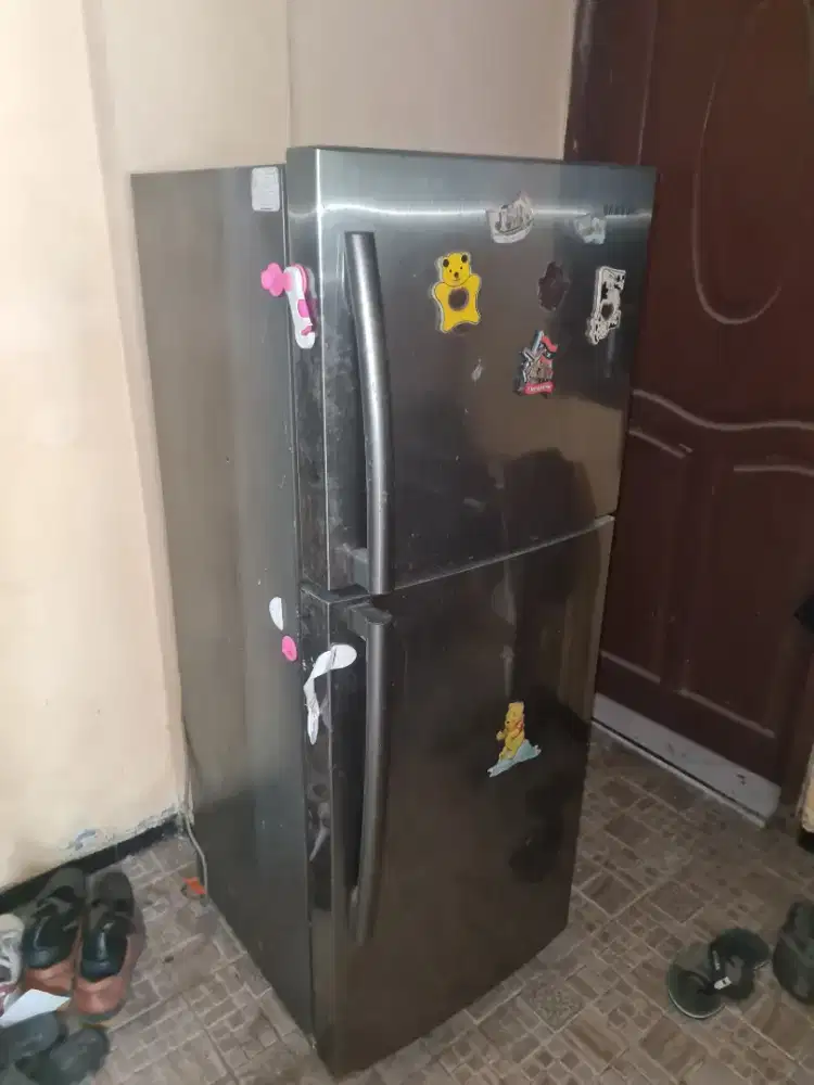 Menerima kulkas rusak